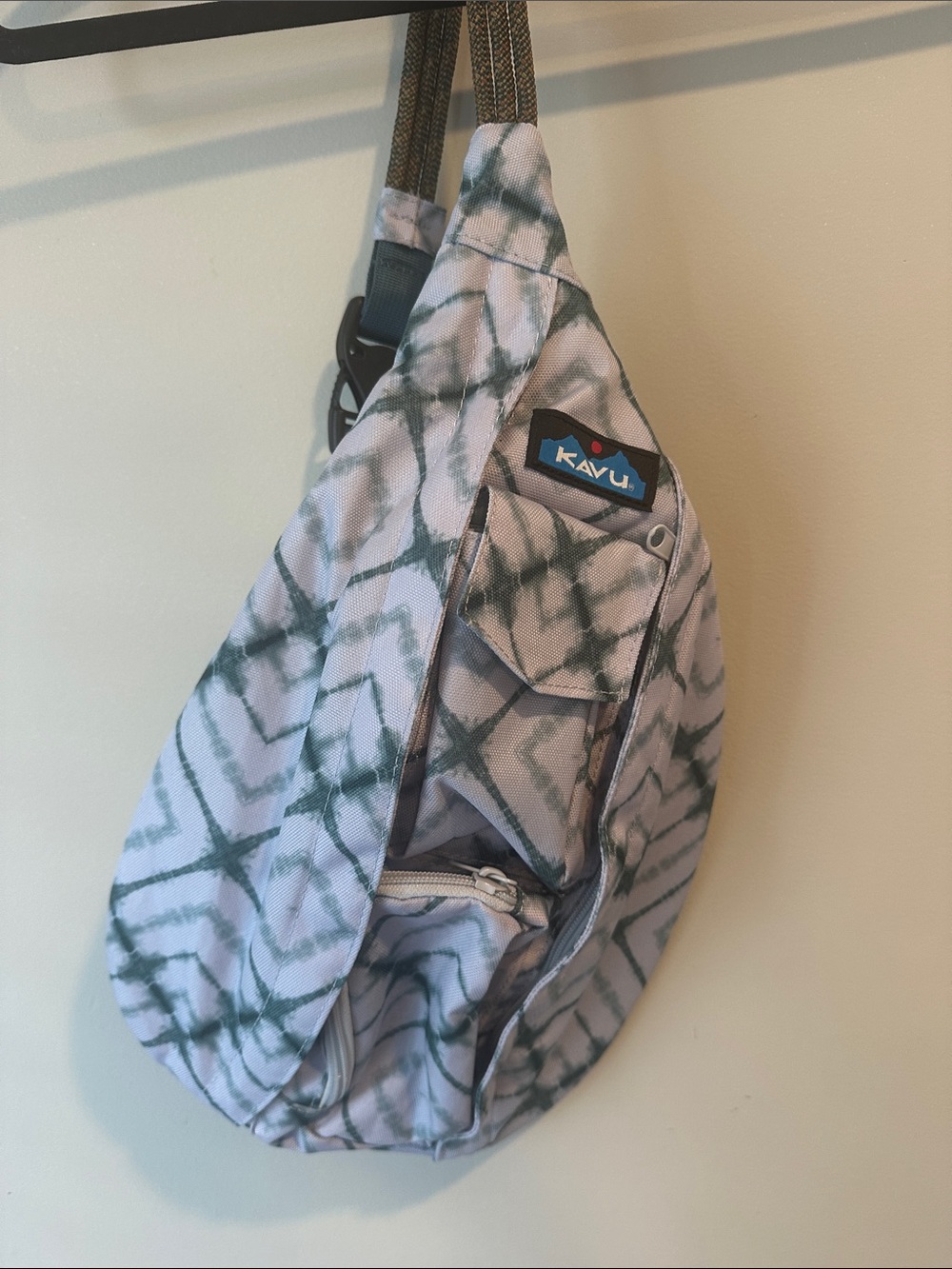 Kavu Tie-Dye Pattern Crossbody Bag in Light Gray and Green